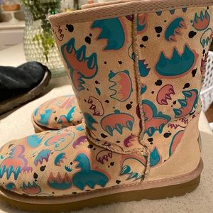 Ugg Big Kid 6 8 Short Claw Boot Graffiti Stellah